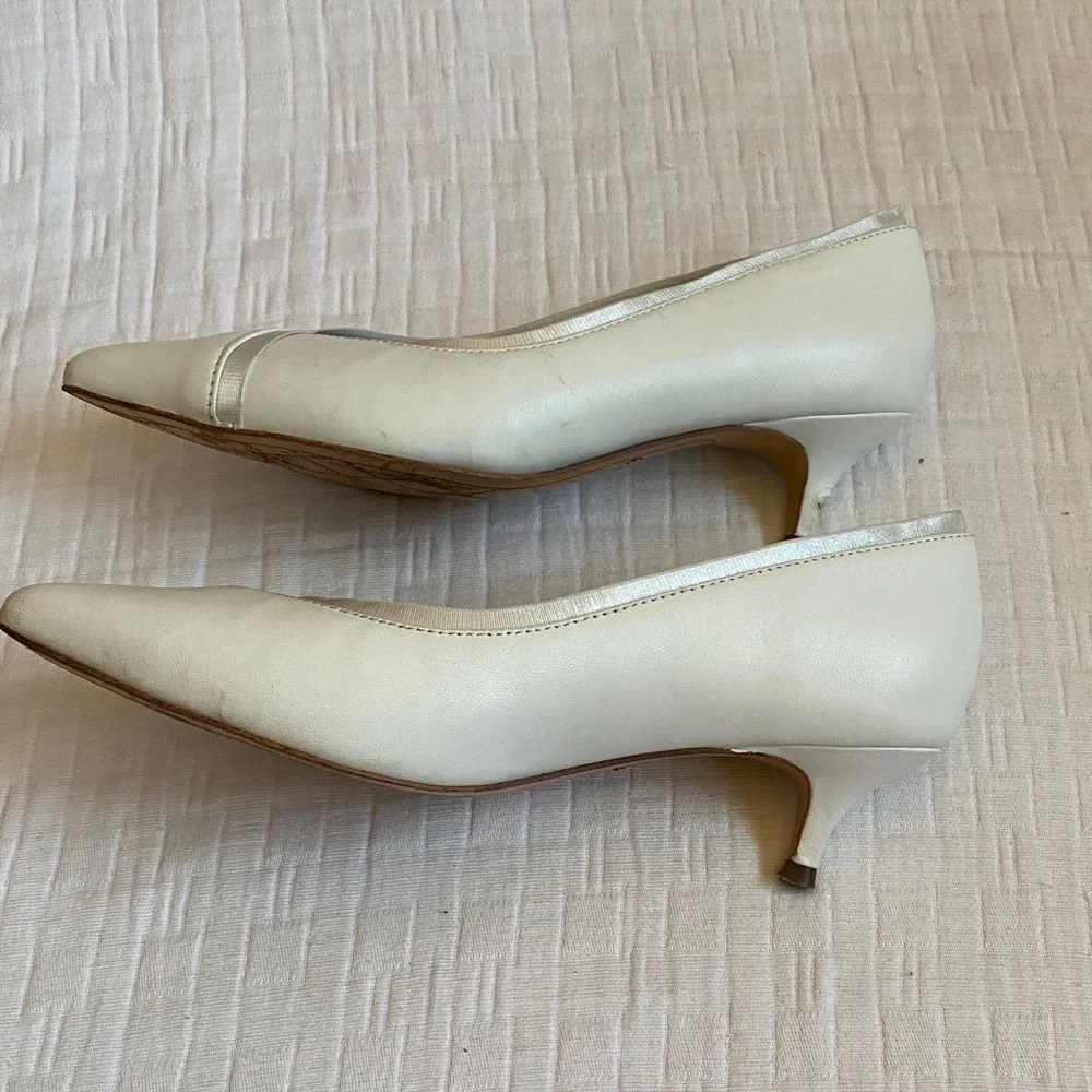 Vionic sleek pointed